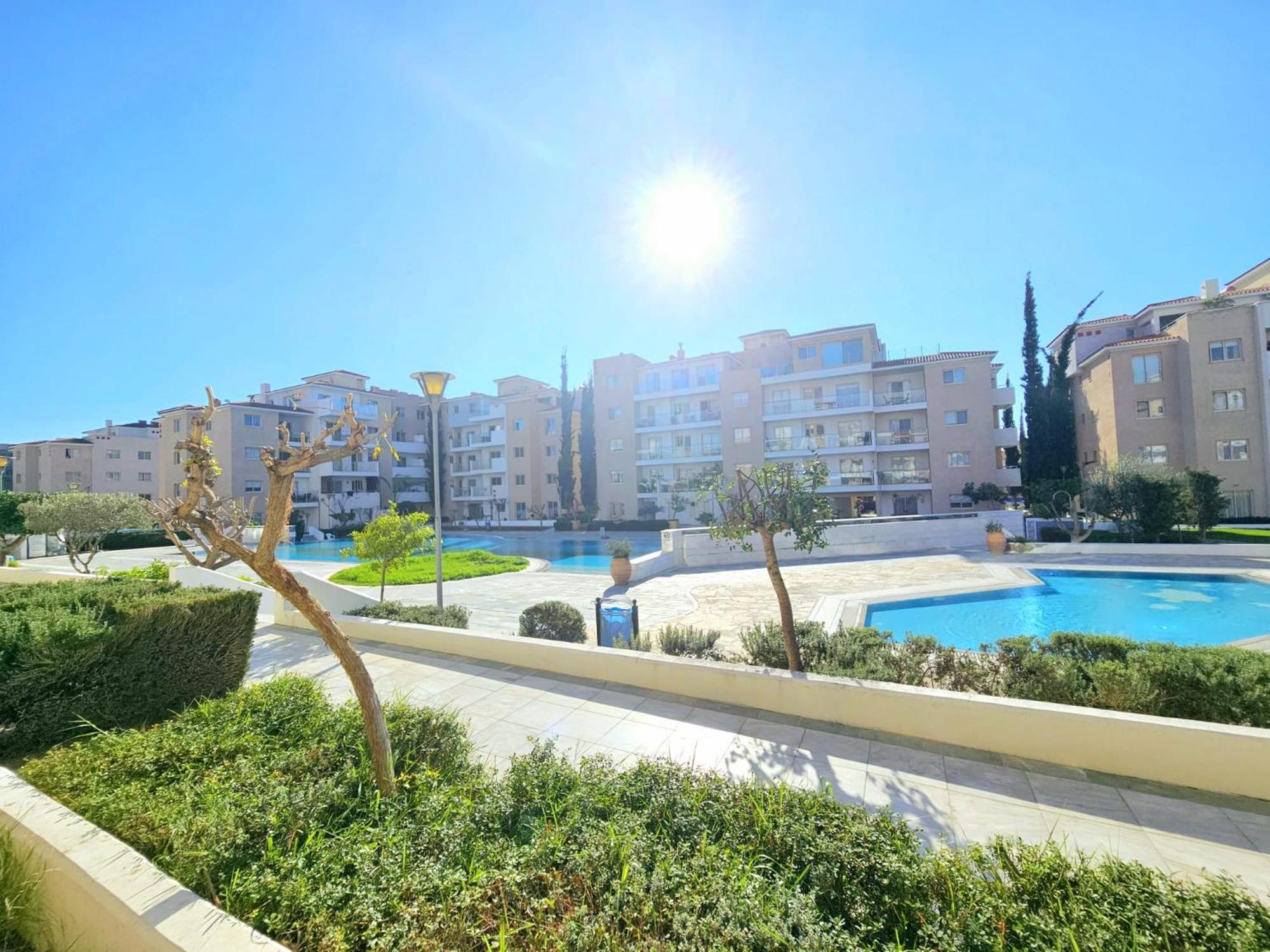 Elysia Park Apartments Paphos Ngoại thất bức ảnh
