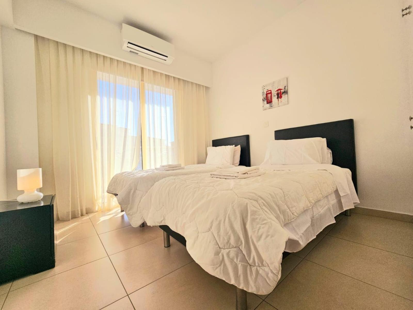 Elysia Park Apartments Paphos Phòng bức ảnh
