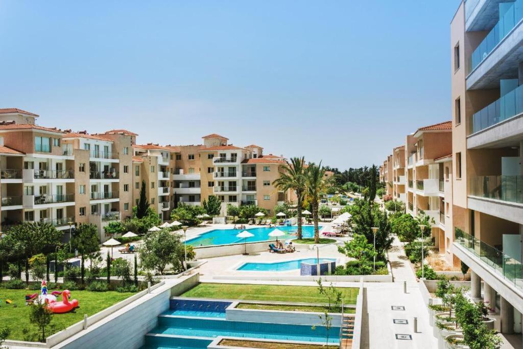 Elysia Park Apartments Paphos Ngoại thất bức ảnh